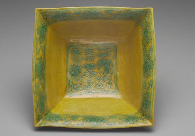 图片[2]-Square basin with green phonix decoration on a yellow ground, Ming dynasty, Jiajing reign (1522-1566)-China Archive